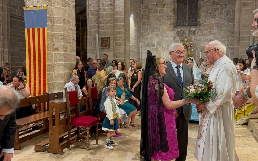 El Puig se vuelca en una emotiva Ofrenda de Flores a la Mare de Déu