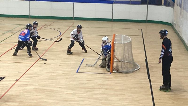 Nuestros pequeños dragones rugen en Torrevieja con dos victorias en hockey línea