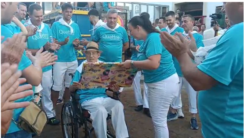 Gran jornada taurina en El Puig con los bous al carrer de la Comissió de Bous de Baix